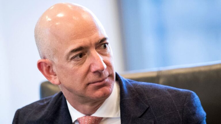 sabq_2022-04_79a7e9c2-9f21-431e-b251-90c0bc0c2e1f__jeff_bezos