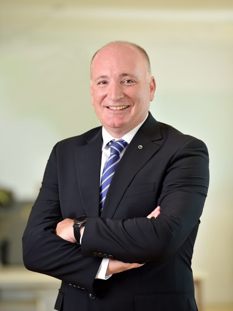 آلان تيرنلي جونز، الرئيس التنفيذي لدى دايمنشن داتا في الشرق الأوسط وأفريقيا