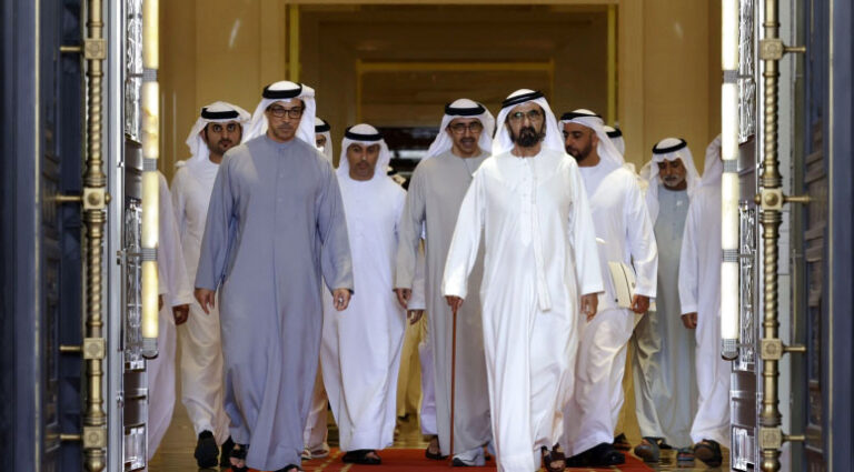 الشيخ محمد بن راشد يحضر اجتماع مجلس