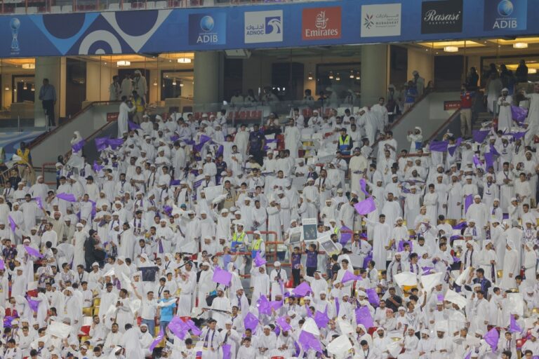 جمهور مباراة فريق نادي الوحدة والعين لـ كرة القدم كأس مصرف أبوظبي الإسلامي المباراة النهائية - أبوظبي  2024 م