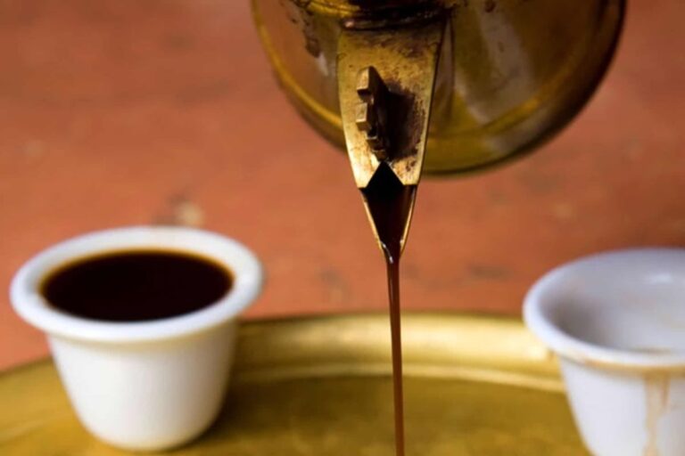 sabq_2024-05_a2002045-0ce2-4a1f-94e9-f12e7e9dddab_brewing_qahwa_coffee3