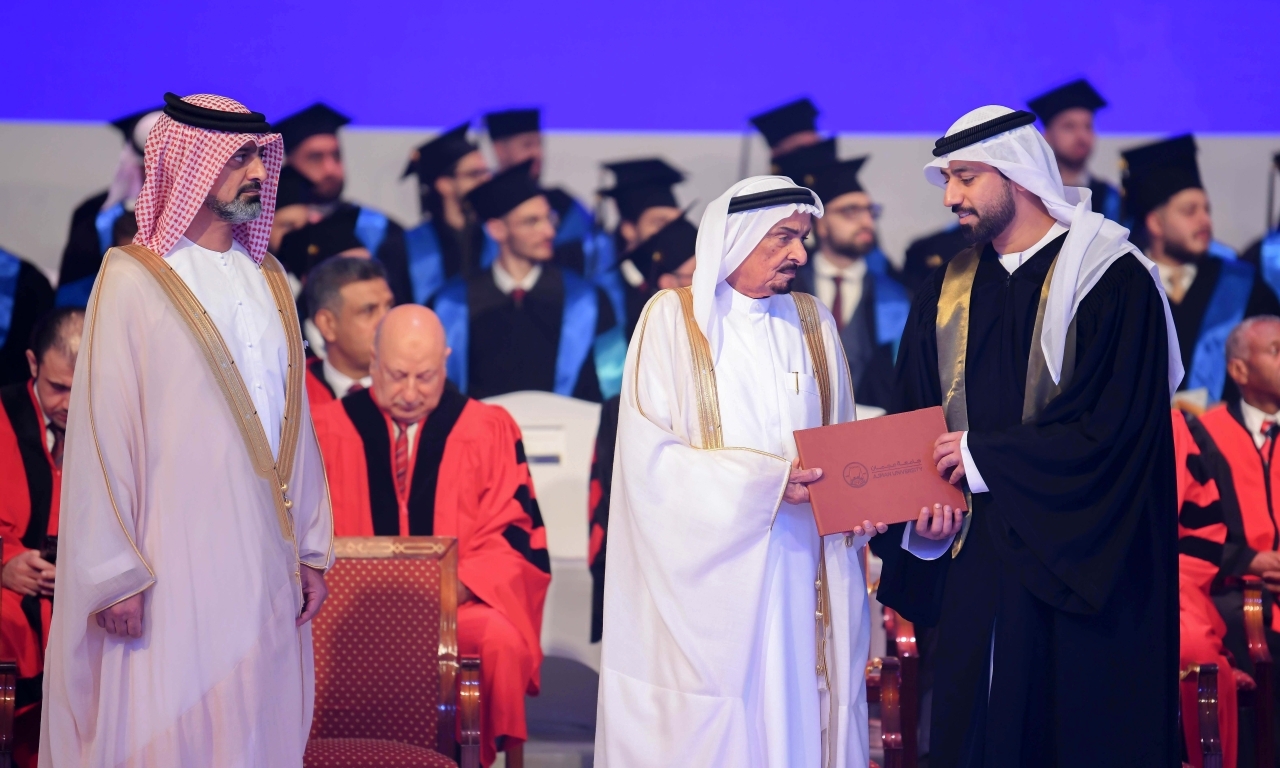 حميد بن راشد يشهد حفل تخريج الفوج الـ2 من "دفعة عام 2024" من طلبة جامعة عجمان