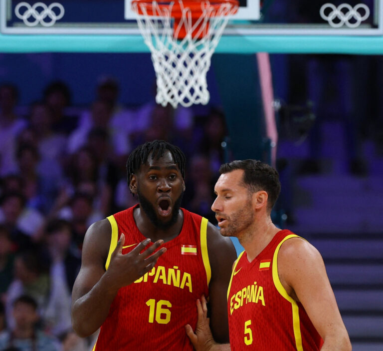 Basketball - Men's Group Phase - Group A - Australia vs Spain