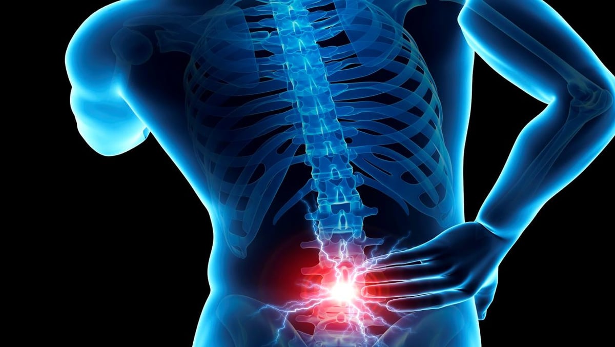 sabq_2024-07_1810f760-1ce4-45e7-84ea-0b6211678a86_173-232219-causes-back-pain-tips-reduce-pain-2