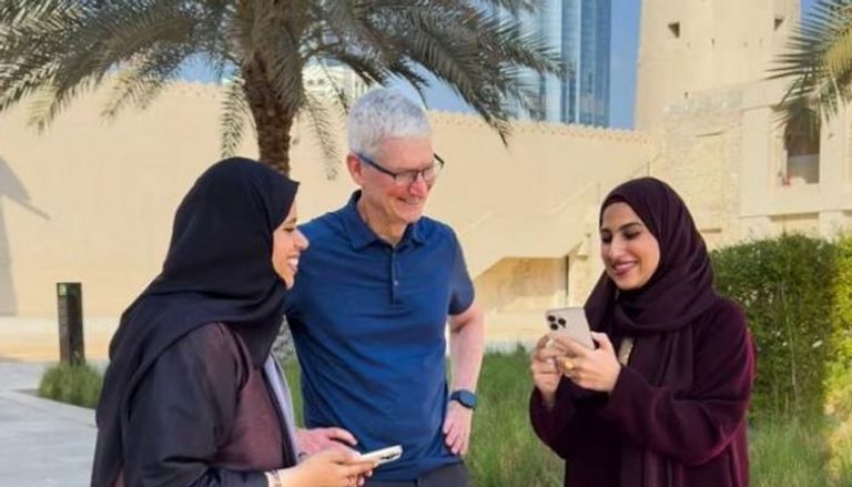 195-203614-apple-ceo-abu-dhabi-qasr-al-hosn-journey-uae_700x400