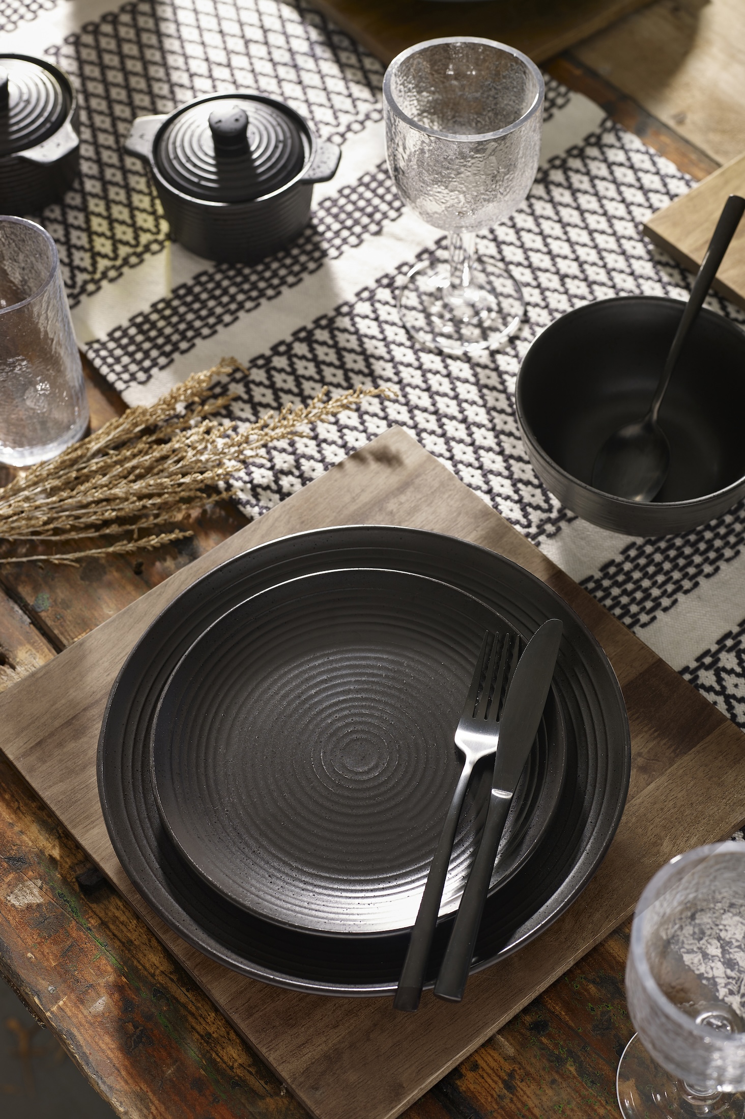 Black Bronx 12 Piece Dinner Set (1) - AED 278 - SAR 283 - 410-530