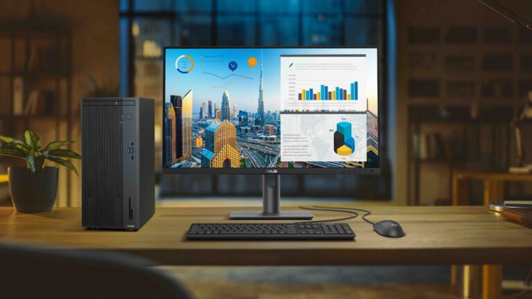 Shot,Of,A,Laptop,Computer,In,The,Modern,Office,Showing