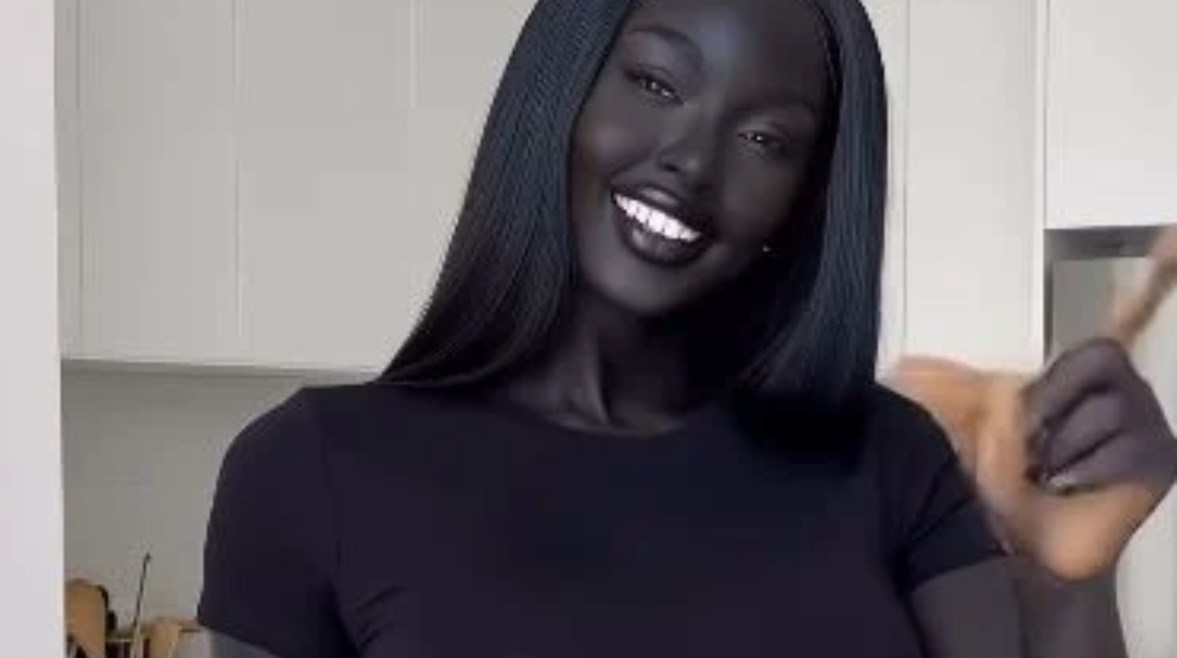 279096604326520260117040444444