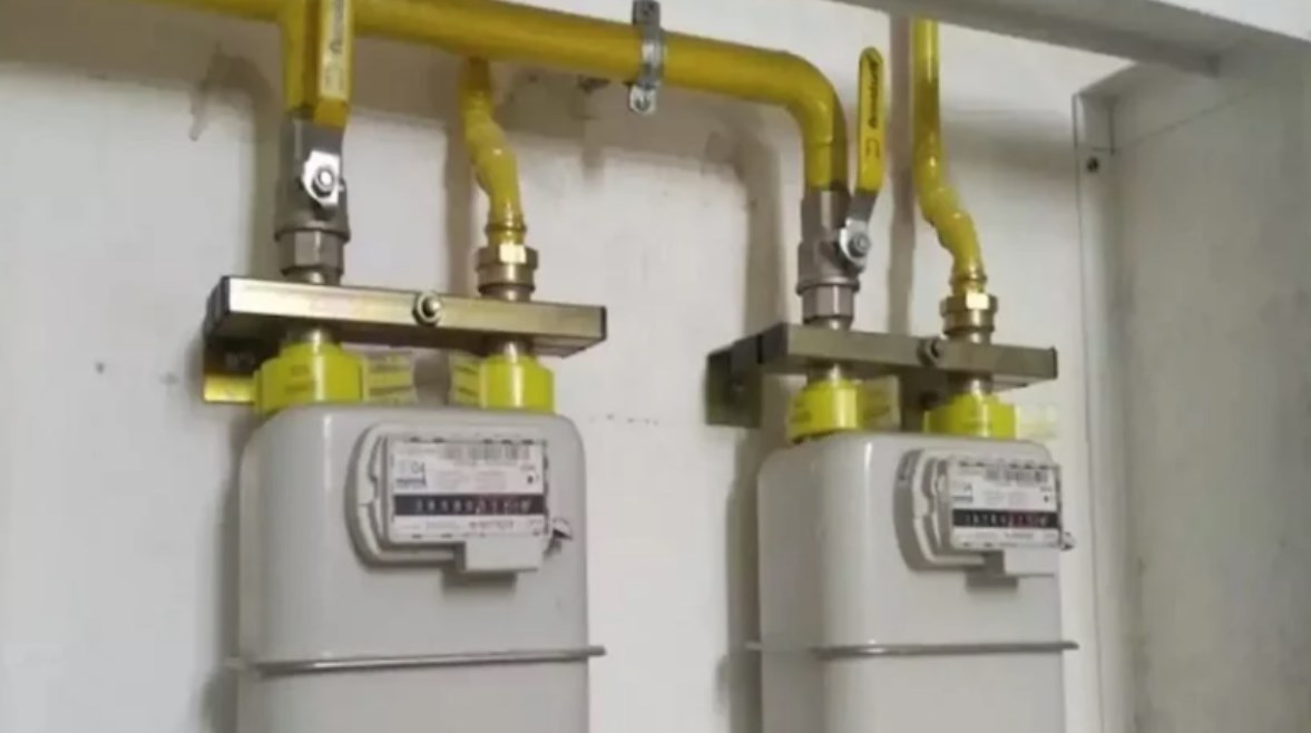 1742444495054202402160840464046