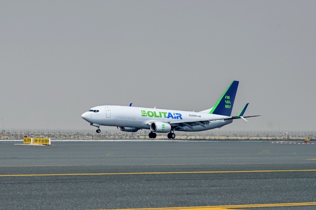 Boeing737-800_SolitAir