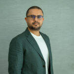 المتحدث الرسمي – ياسين مناعي، المدير المساعد للمبيعات في شركة Shure في الشرق الأوسط وأفريقيا